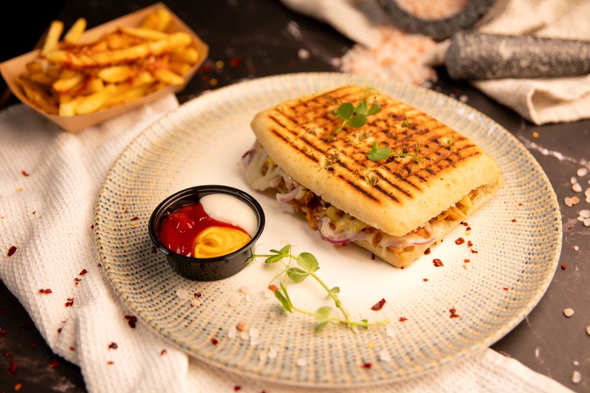 Foccacia Pui cu Salsa de Legume